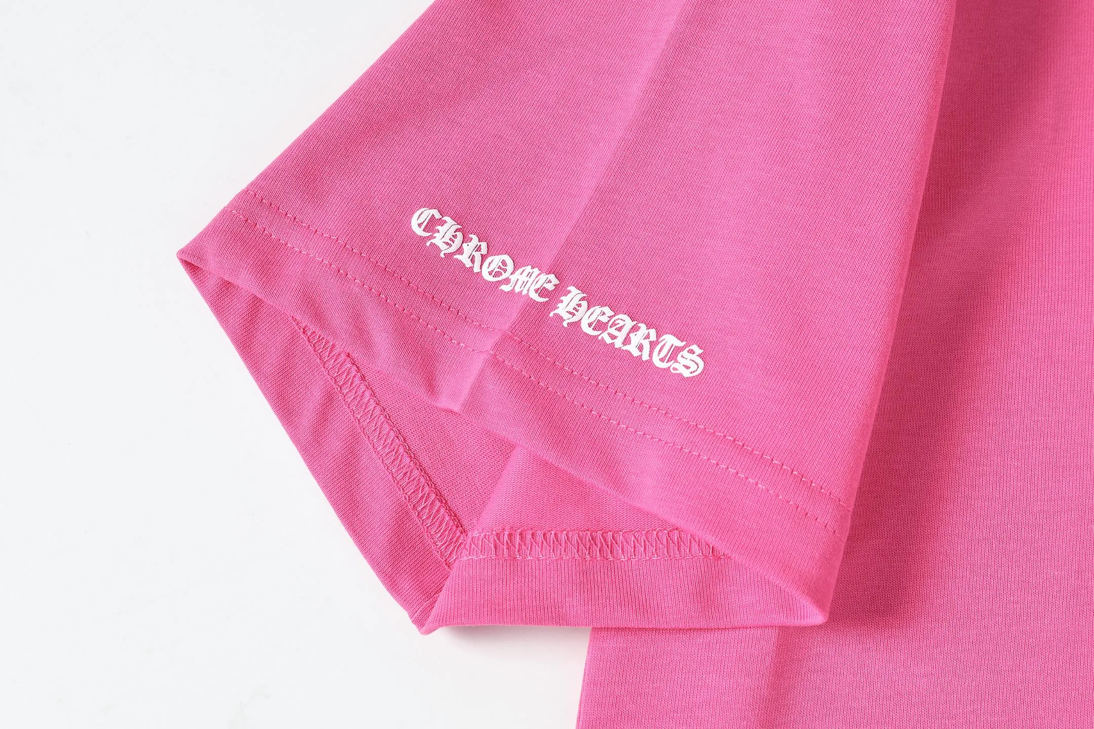 P150 Cross-border model, please do not place an order if you are pursuing quality -Chrome Hearts/Chrome Heart Cross Sanskrit foam printed short-sleeved T-shirt -High weight, high density and high quality. The wool is soft, delicate and skin-friendly. It feels soft and silky. It has excellent warmth and skin-friendly properties.